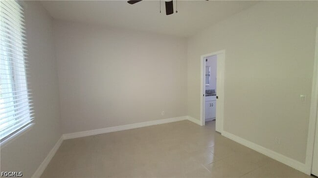 Building Photo - 3208 SW 17th Pl