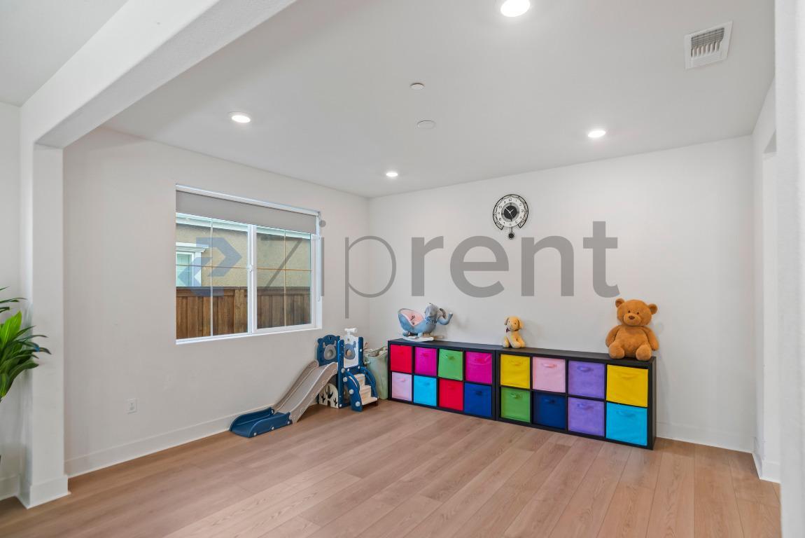 Building Photo - 6795 Paseo St