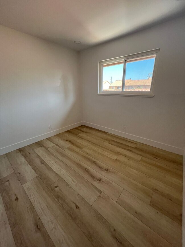 Building Photo - Charming upgraded home!