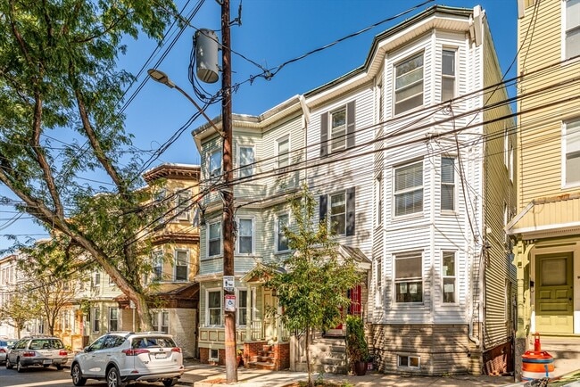 Building Photo - 96 Webster St