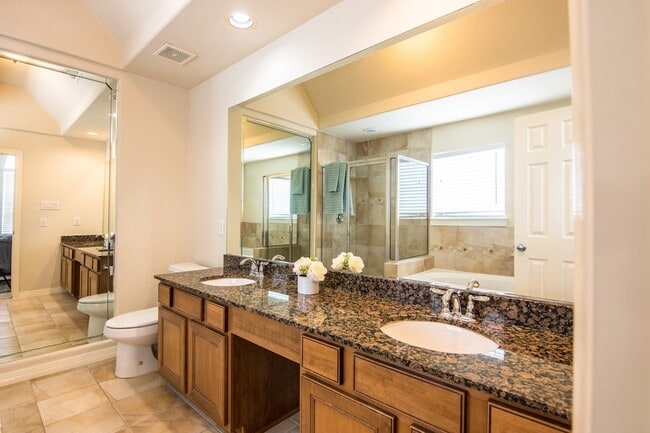 Building Photo - 3002 Clearview Cir