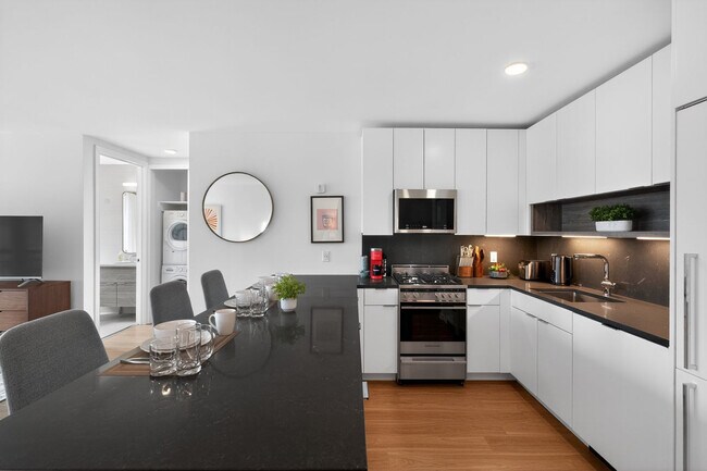 Building Photo - 68 W 37th St