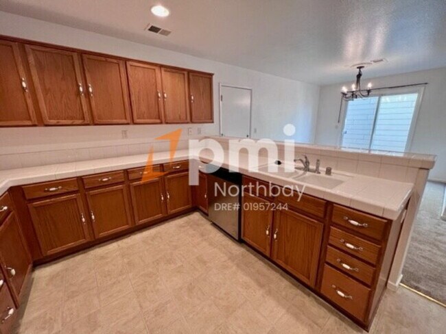 Building Photo - 3200 Puffin Cir