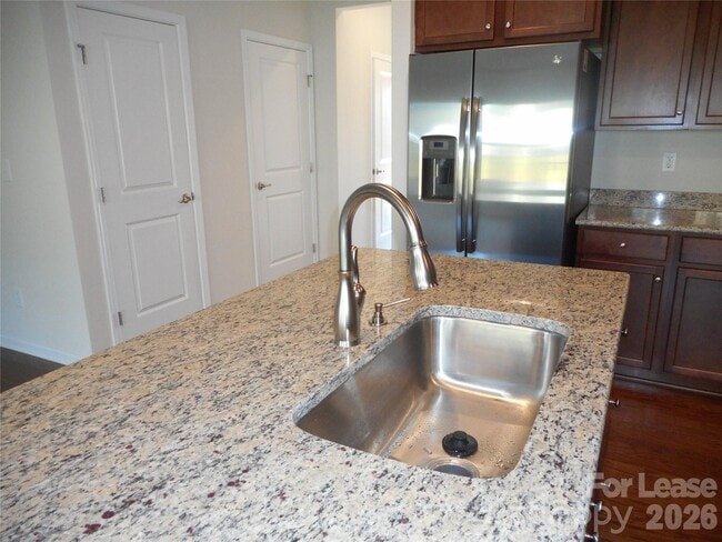 Building Photo - 322 Willow Wood Ct