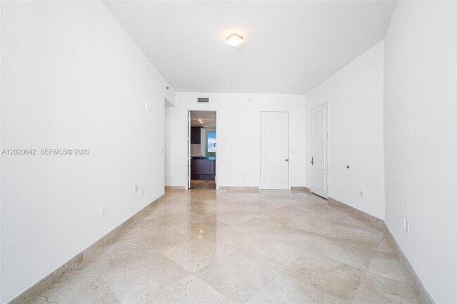 Building Photo - 16001 Collins Ave