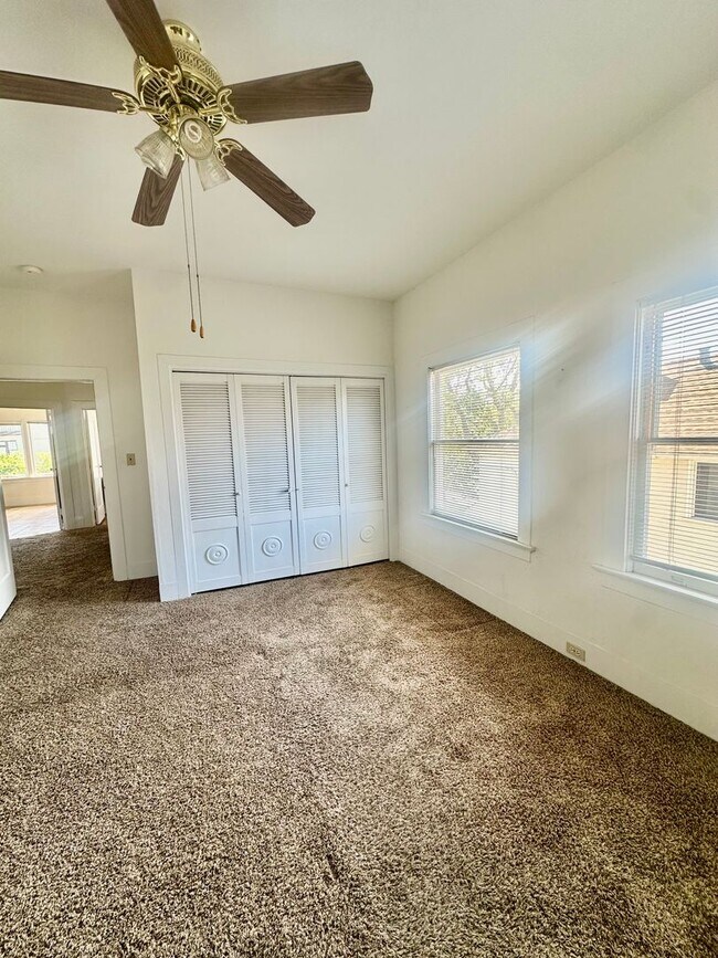 Building Photo - 6bedroom house full of charm steps from UC Berkeley!