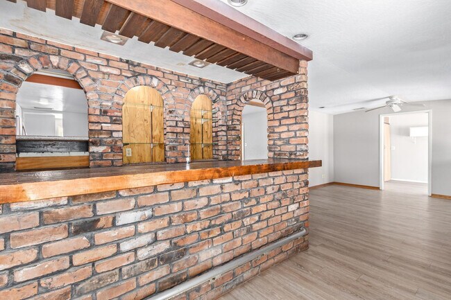 Building Photo - 1918 E Palmcroft Dr