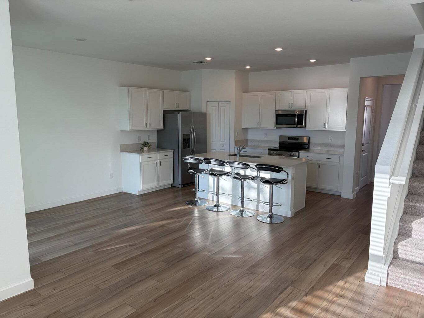 Building Photo - 4181 Lagoon Shore Dr