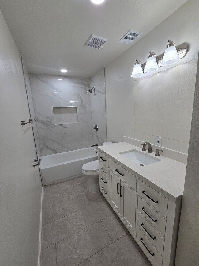 Building Photo - 801 Capehart Ct