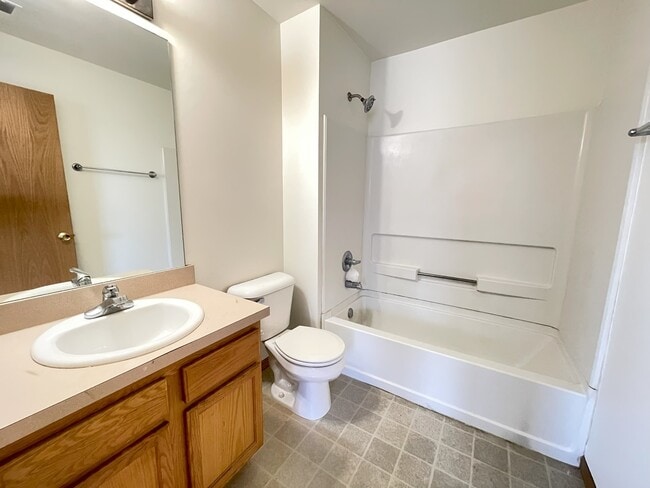 Building Photo - 515 Silver Leaf Dr