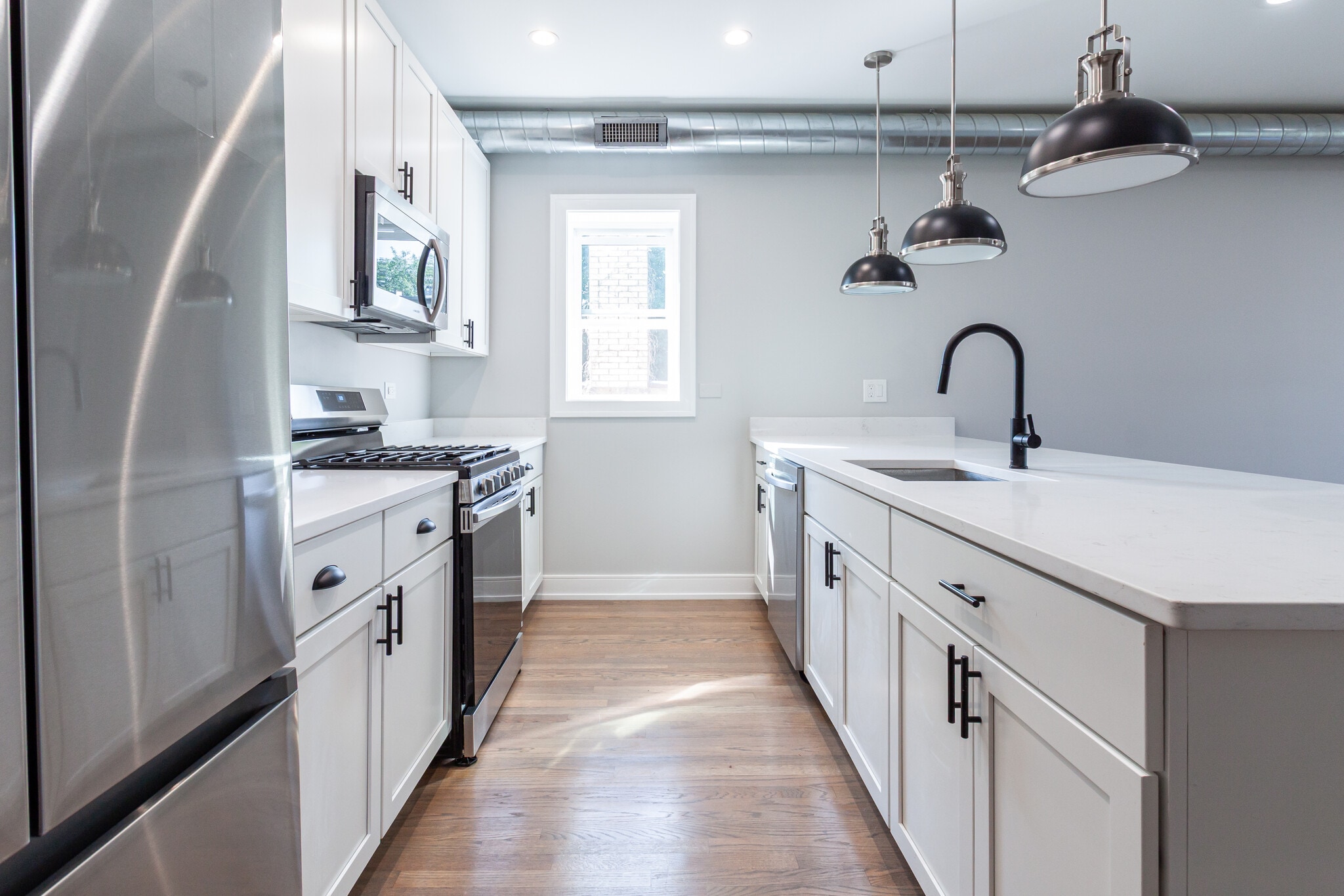 Building Photo - 2641 W Carmen Ave