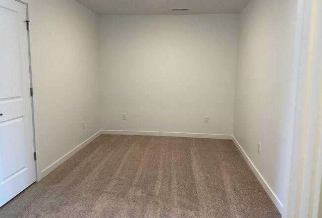 Building Photo - Brand New, Move-In Ready Townhome in Eagle!