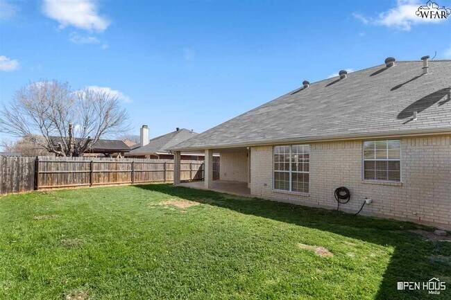 Building Photo - 5510 Long Leaf Dr
