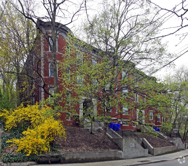 Building Photo - Winthrop Road Apartment Homes