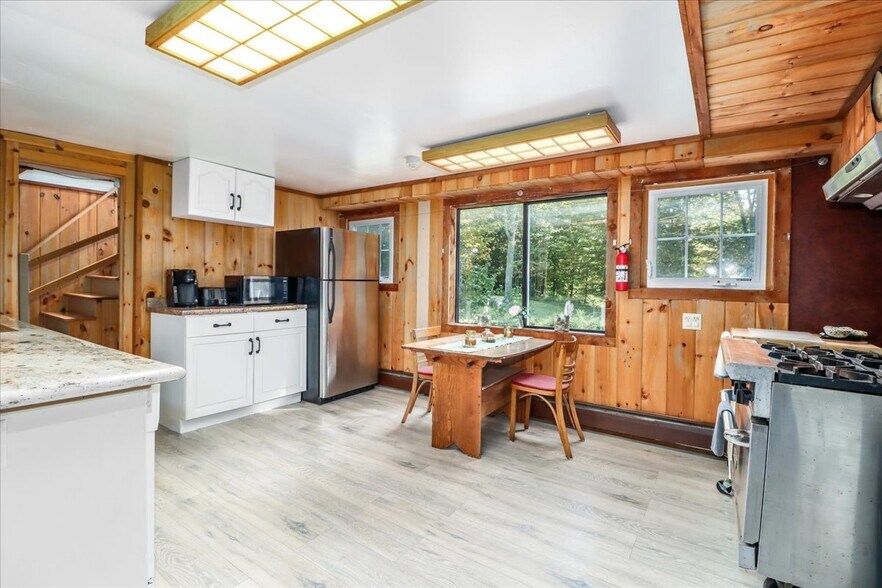 Building Photo - 155 Squash Hollow Rd