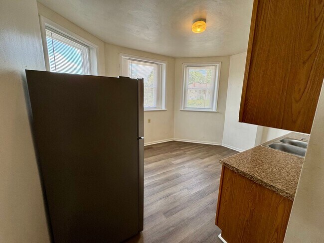 Building Photo - 212 N Highland Ave