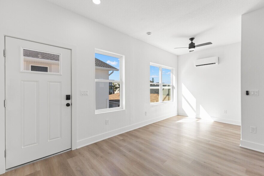 Building Photo - 2525 13th Ave N