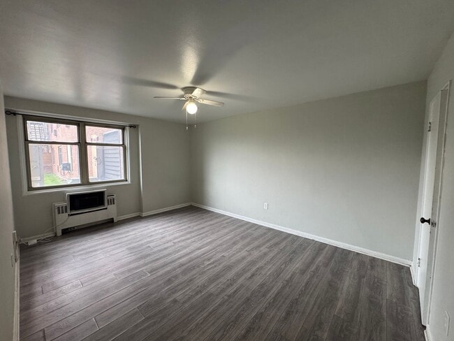 Building Photo - Beautiful 2-Bedroom 2-Bathroom 1st Floor Gold Coast Condo