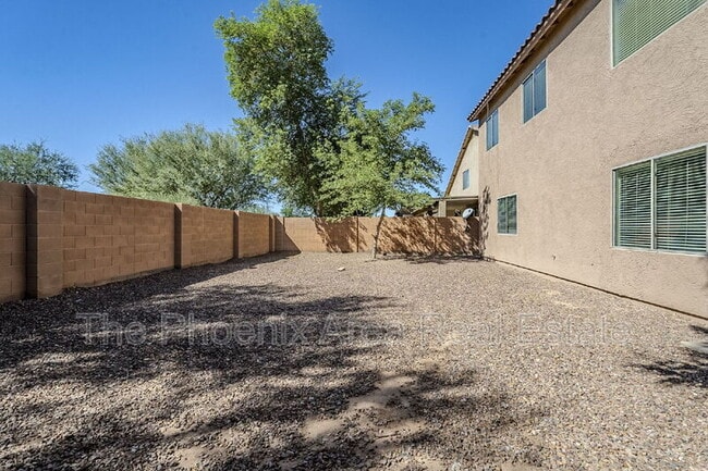 Building Photo - 45929 W Sky Ln