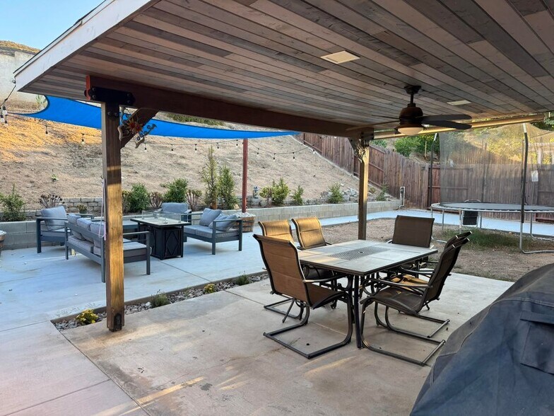 Building Photo - 14755 Weeping Willow Ln