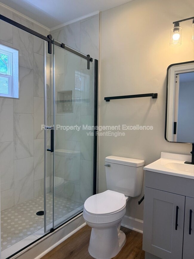 Building Photo - 114 E Club Blvd