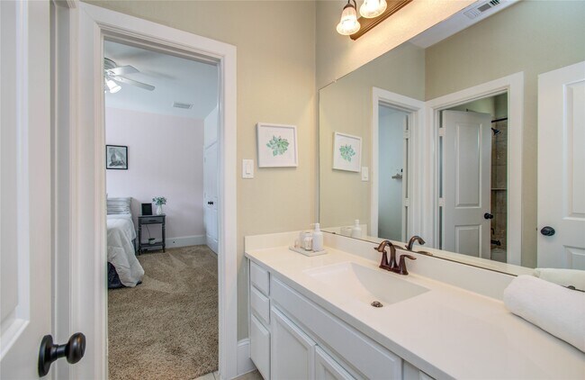 Building Photo - 28627 Rolling Ridge Dr