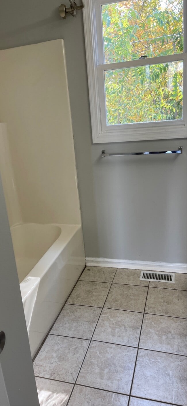 Building Photo - 1050 Scarlett Ln