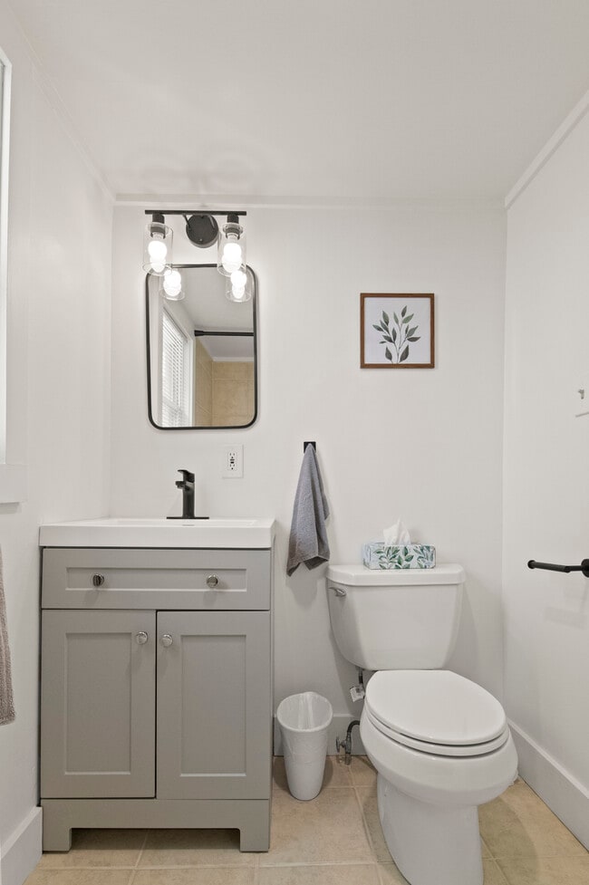 Building Photo - 125 W Circular St