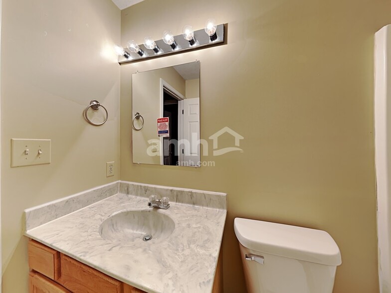 Building Photo - 894 Windsor Ln