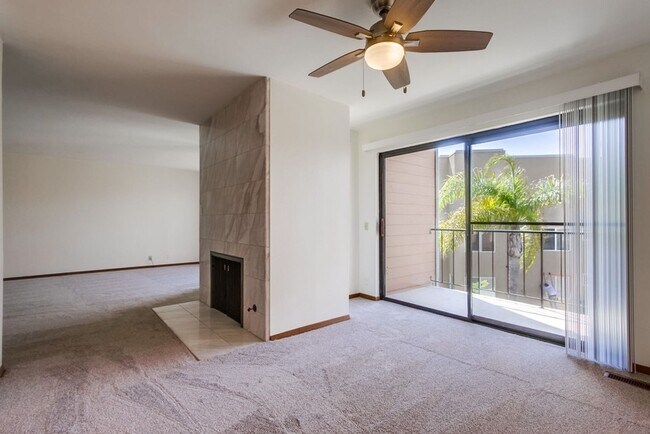 Building Photo - Prime Carlsbad Location - Available July 2025