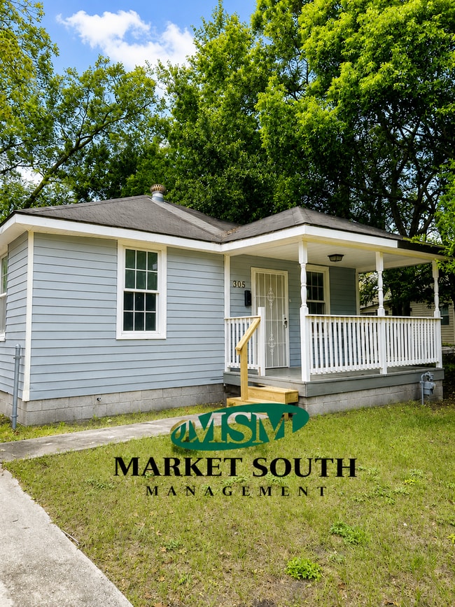 Building Photo - Remodeled home in East Savannah!