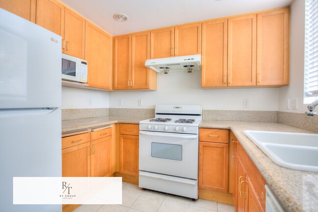 Building Photo - Luxurious Modern Condo in Alhambra