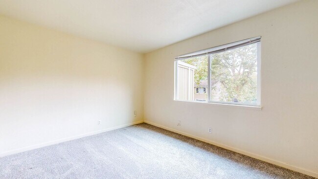 Building Photo - 562 Santa Alicia Dr