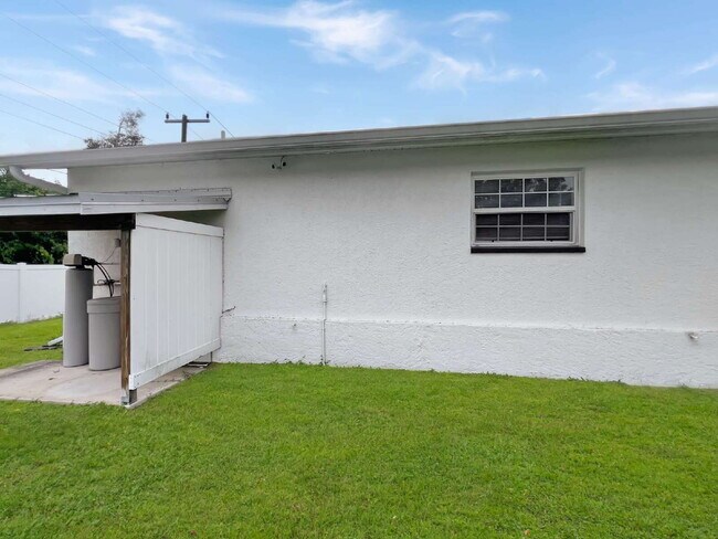 Building Photo - Spellbound in the Sunshine – Cozy 1BR with...