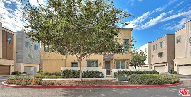 Building Photo - 629 Daniel Freeman Cir