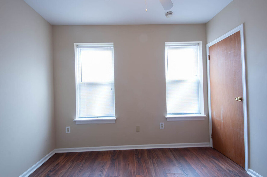 Building Photo - 2332 Frankford Ave