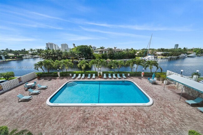 Building Photo - 401 Golden Isles Dr