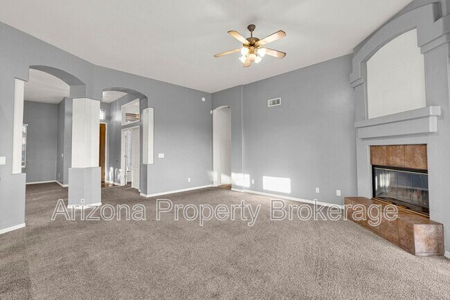 Building Photo - 1988 E Divot Dr