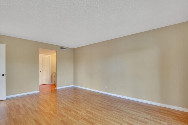 Building Photo - 1036 US-1