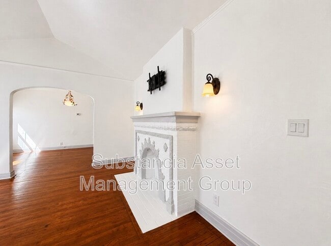 Building Photo - 939 East Dr
