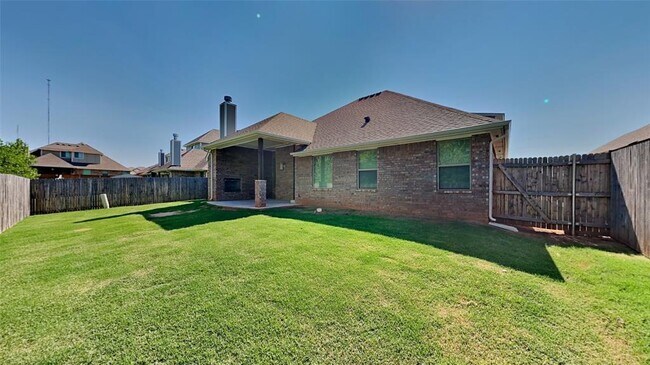 Building Photo - 1505 NE 33rd Terrace