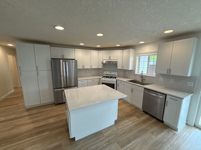 Building Photo - 5512 Murray St SE