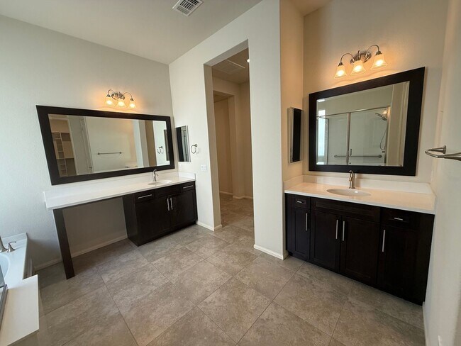 Building Photo - Dell Webb Home at Sun City ,3 Bedrooms, 3 Bathrooms, On Golf Course