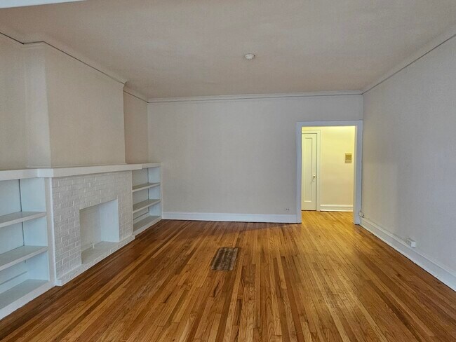 Building Photo - 2112 Sherman Ave