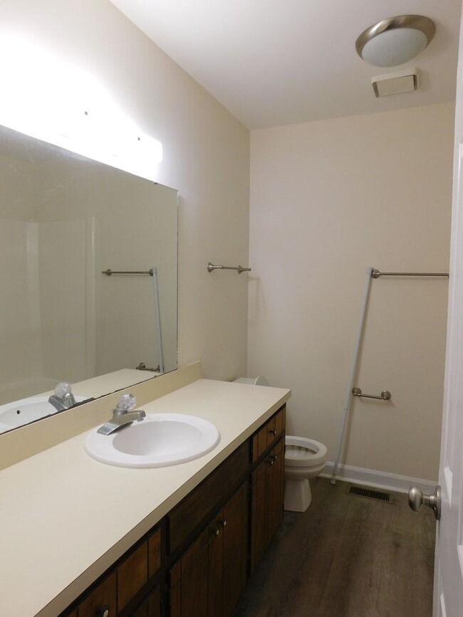 Building Photo - 1507 College Way