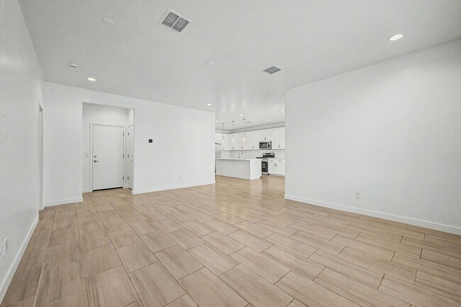 Building Photo - 10984 W Pierce St