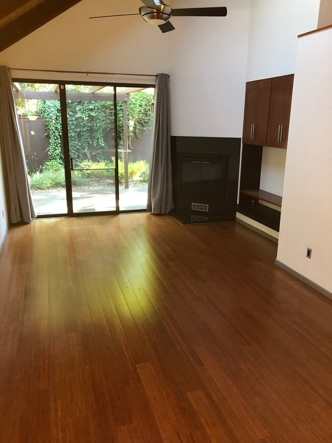 Building Photo - Furnished 2 bedroom 2 bath, WiFi and Garba...