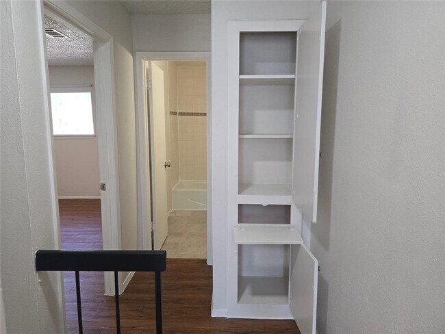Building Photo - 7108 Creekside Dr