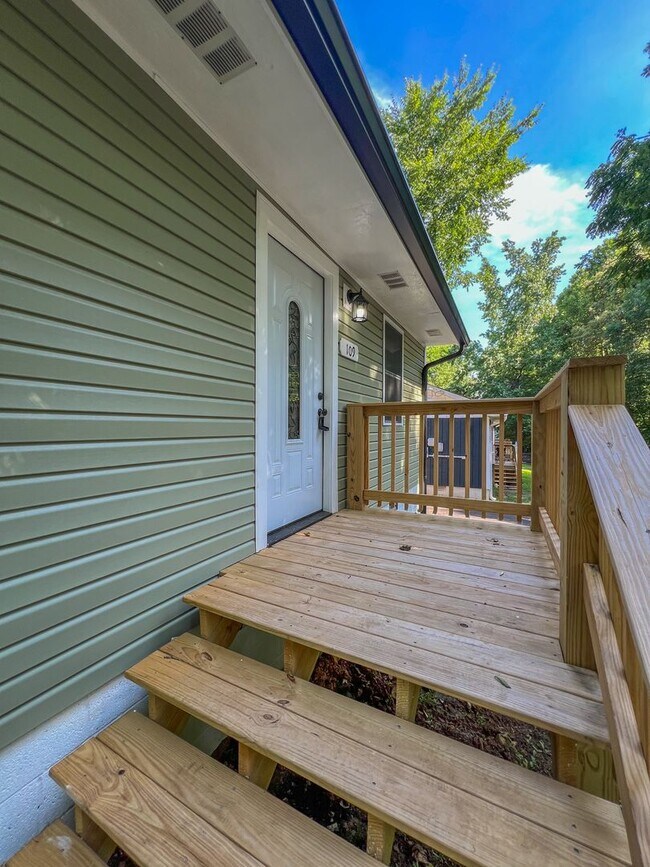 Building Photo - Move-In Specials Available! Completely Rem...