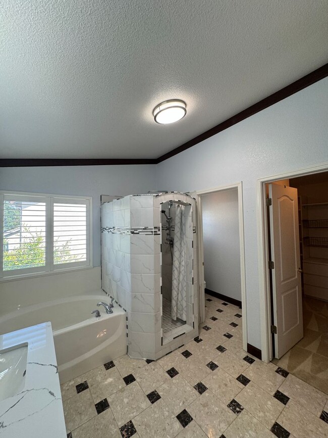 Building Photo - 1762 River Oaks Cir